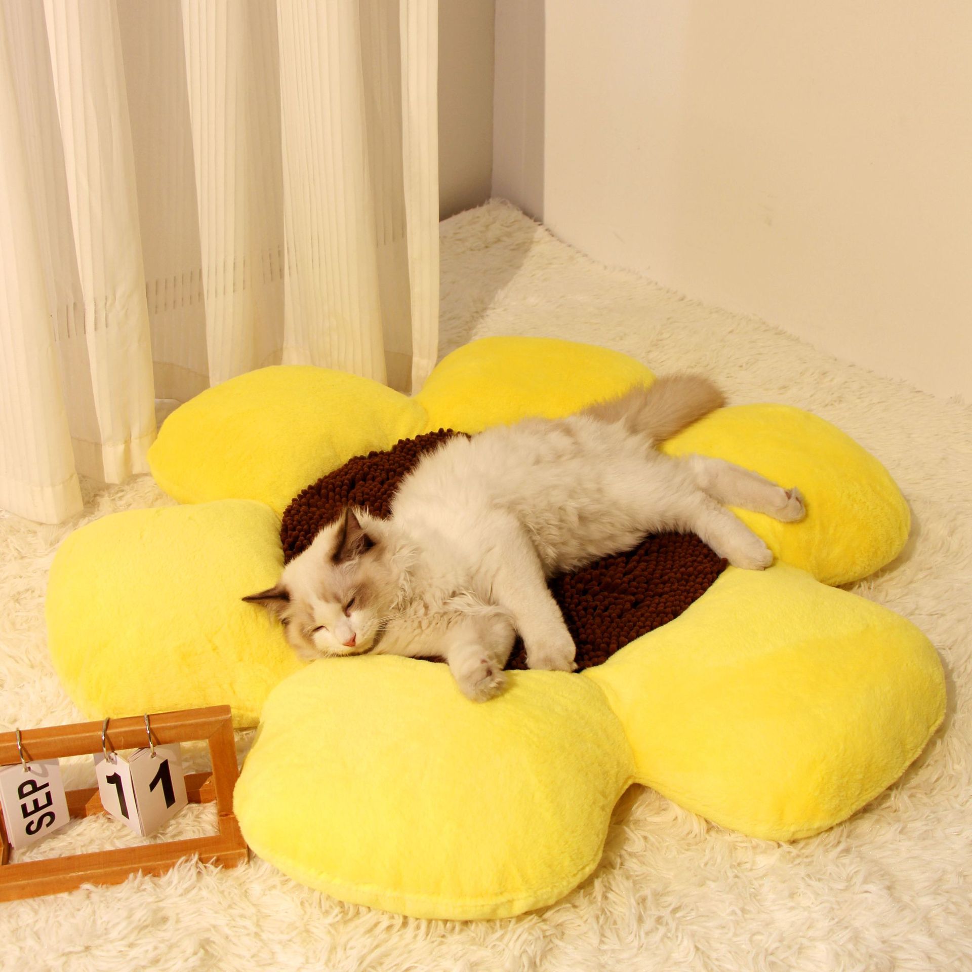 Round Plush Small Animal Nest for All Seasons